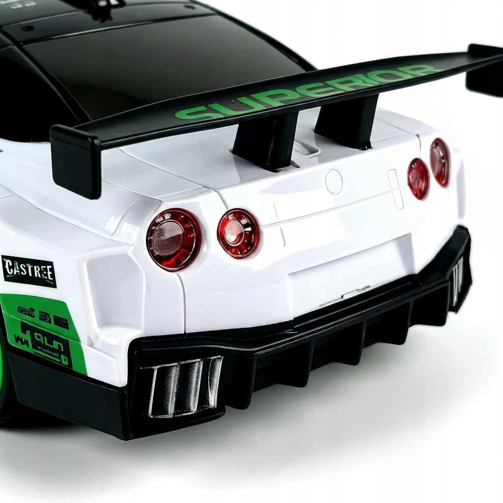 NUOTREBEOVALDOMAS 4X4 AUTOMOBILIS DRIFTUI, LENKTYNININKAS, VALDOMAS PILOTU SU LED RC