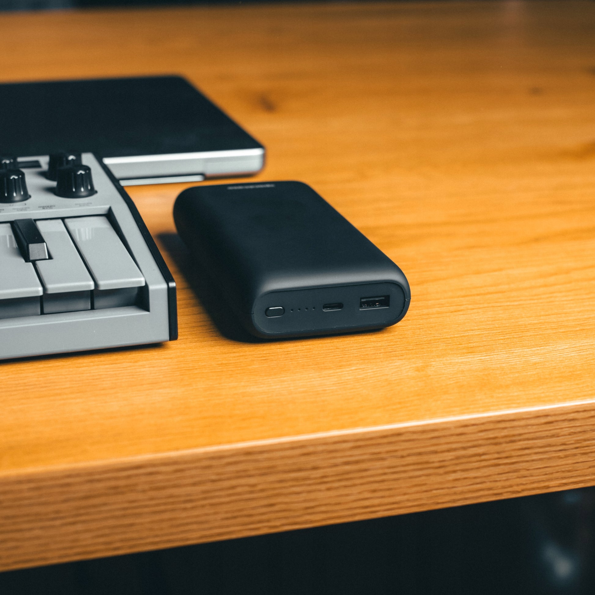 GREITAS POWERBANK 20000 MAH POWER BANK 2X USB USB-C PD 20W QC 3.0 + KABELIS