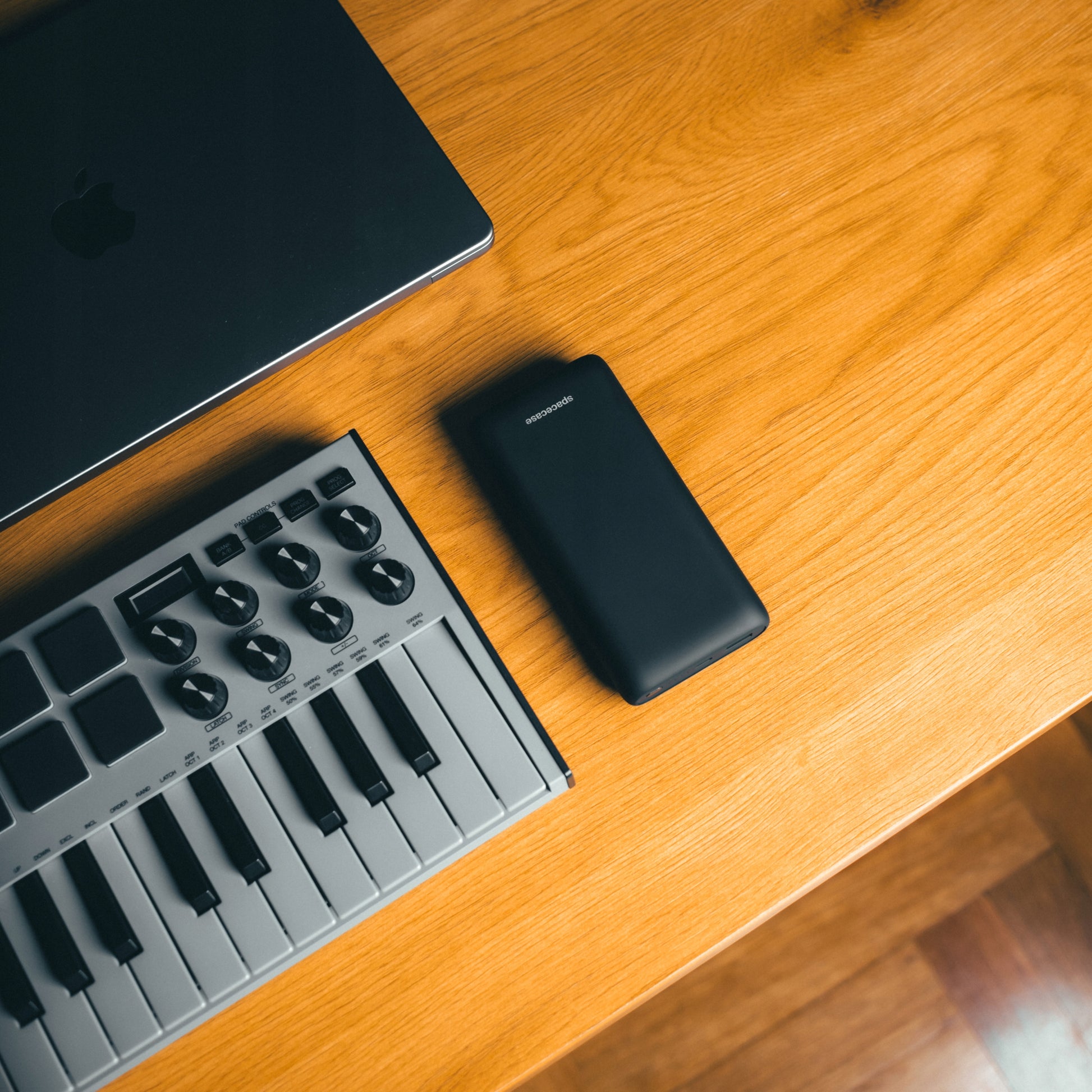 GREITAS POWERBANK 20000 MAH POWER BANK 2X USB USB-C PD 20W QC 3.0 + KABELIS