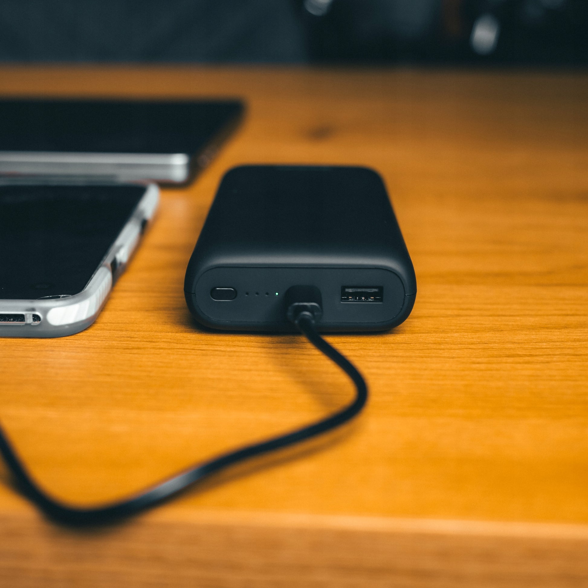 GREITAS POWERBANK 20000 MAH POWER BANK 2X USB USB-C PD 20W QC 3.0 + KABELIS