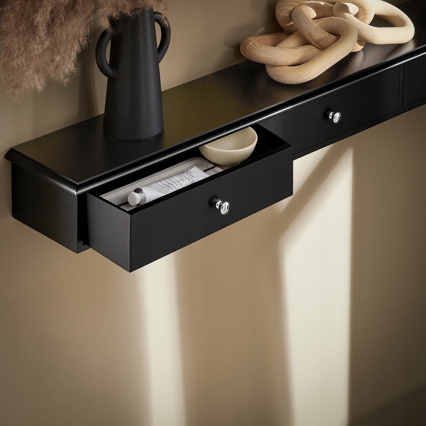 Sobuy Sieninė pakabinama lentyna su 3 stalčiais, miegamojo lentyna FRG43-L-SCH