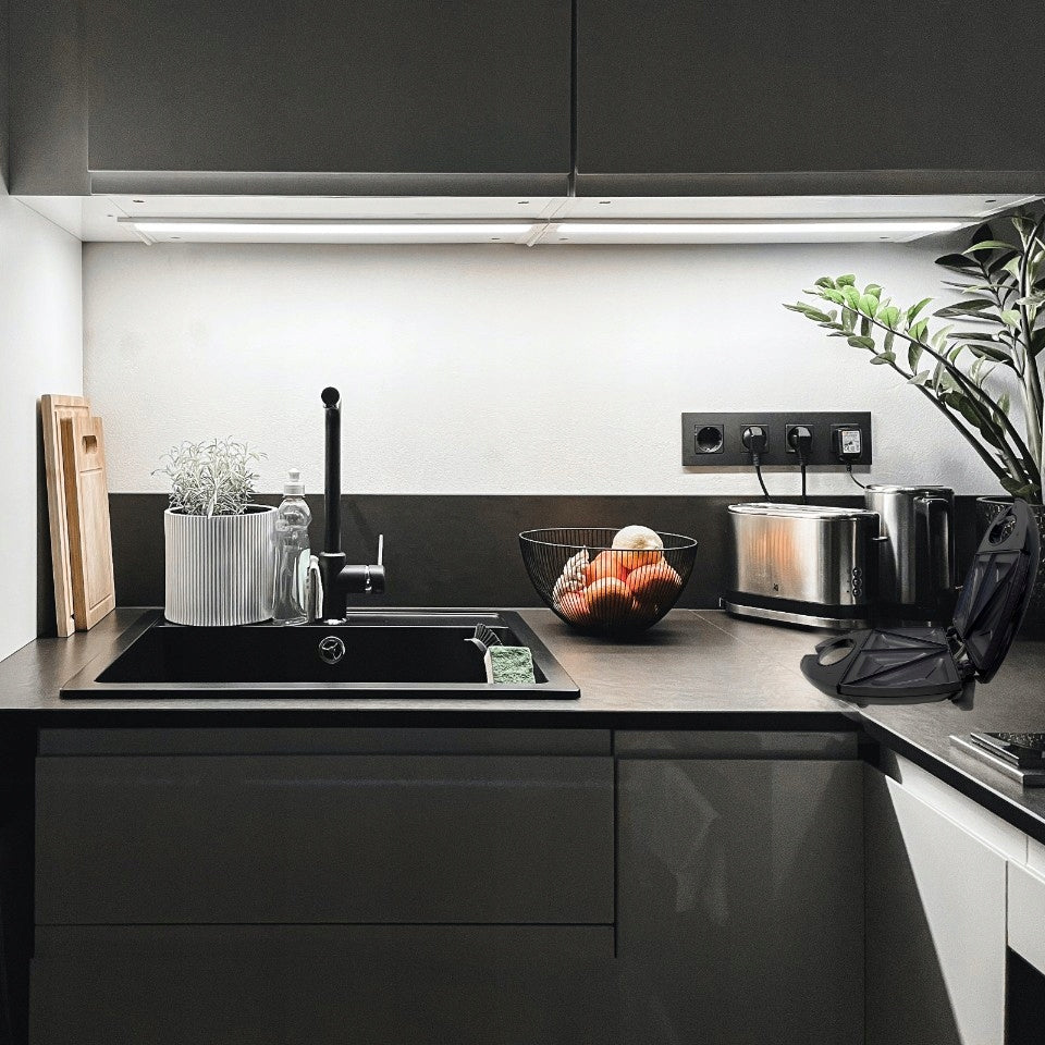 Galingas 750W sumuštinių skrudintuvas, skirtas trikampiams sumuštiniams, saugus