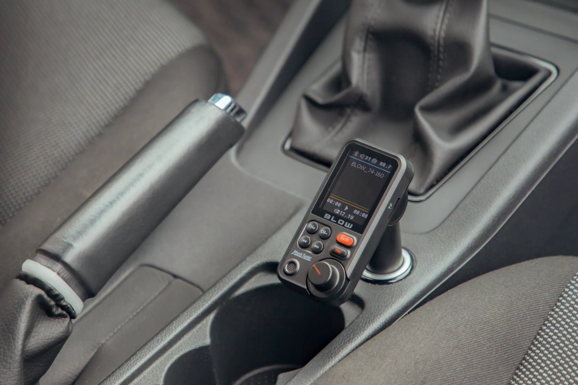 BLUETOOTH 5.0 FM SIŲSTUVAS LAISVŲ RANKŲ ĮRANGA QC3.0 SD BASS DIDELIS LCD 24V
