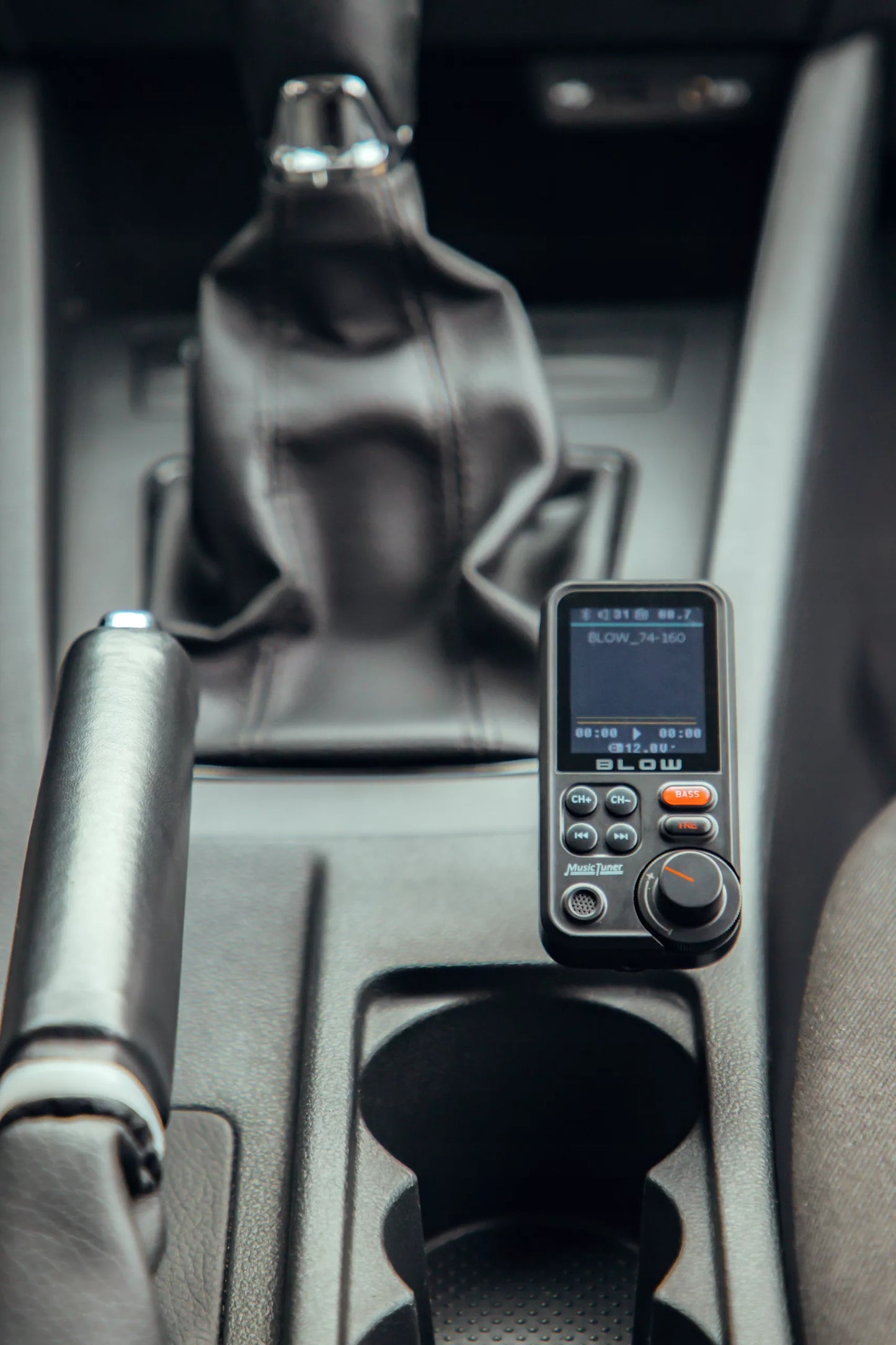 BLUETOOTH 5.0 FM SIŲSTUVAS LAISVŲ RANKŲ ĮRANGA QC3.0 SD BASS DIDELIS LCD 24V