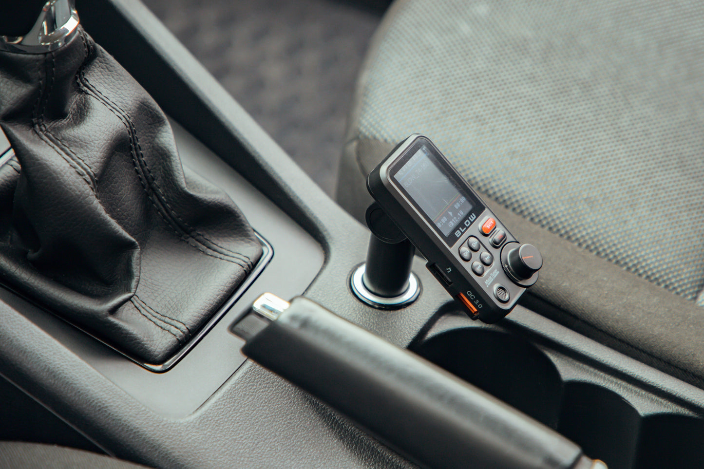 BLUETOOTH 5.0 FM SIŲSTUVAS LAISVŲ RANKŲ ĮRANGA QC3.0 SD BASS DIDELIS LCD 24V