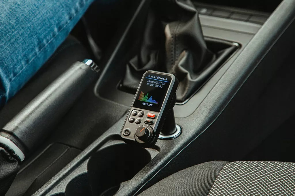 BLUETOOTH 5.0 FM SIŲSTUVAS LAISVŲ RANKŲ ĮRANGA QC3.0 SD BASS DIDELIS LCD 24V