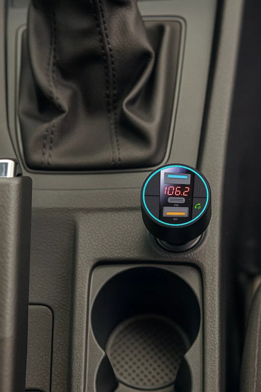 FM siųstuvas įkroviklis Bluetooth BT USB Type-C QC 3.0 + PD 30W BASS LED MP3