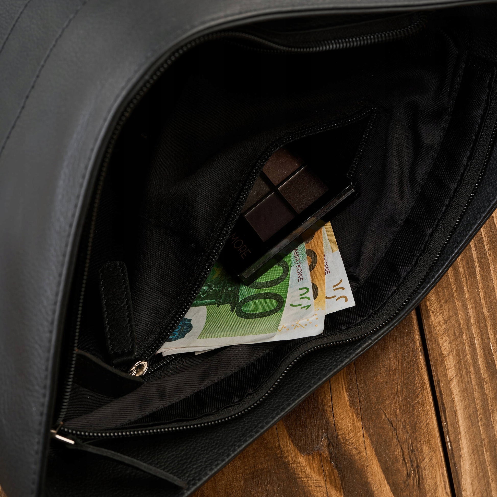 Miesto moteriška odinė rankinė ant peties juoda oda madinga Paolo Peruzzi