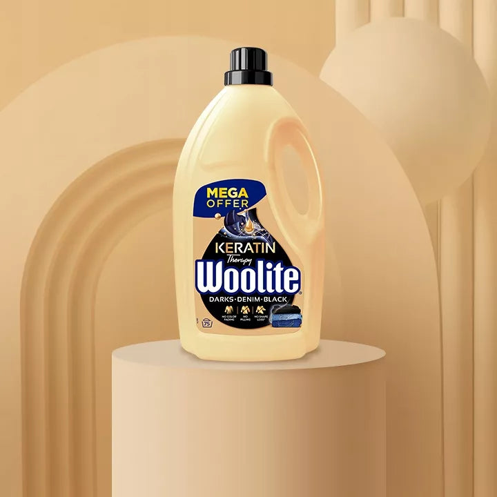 WOOLITE SKYSTIS SKALBIKLIS JUODAI AVRUS DŽINSAMS SU KERATINU 4.5L 75 SKALBIMAI