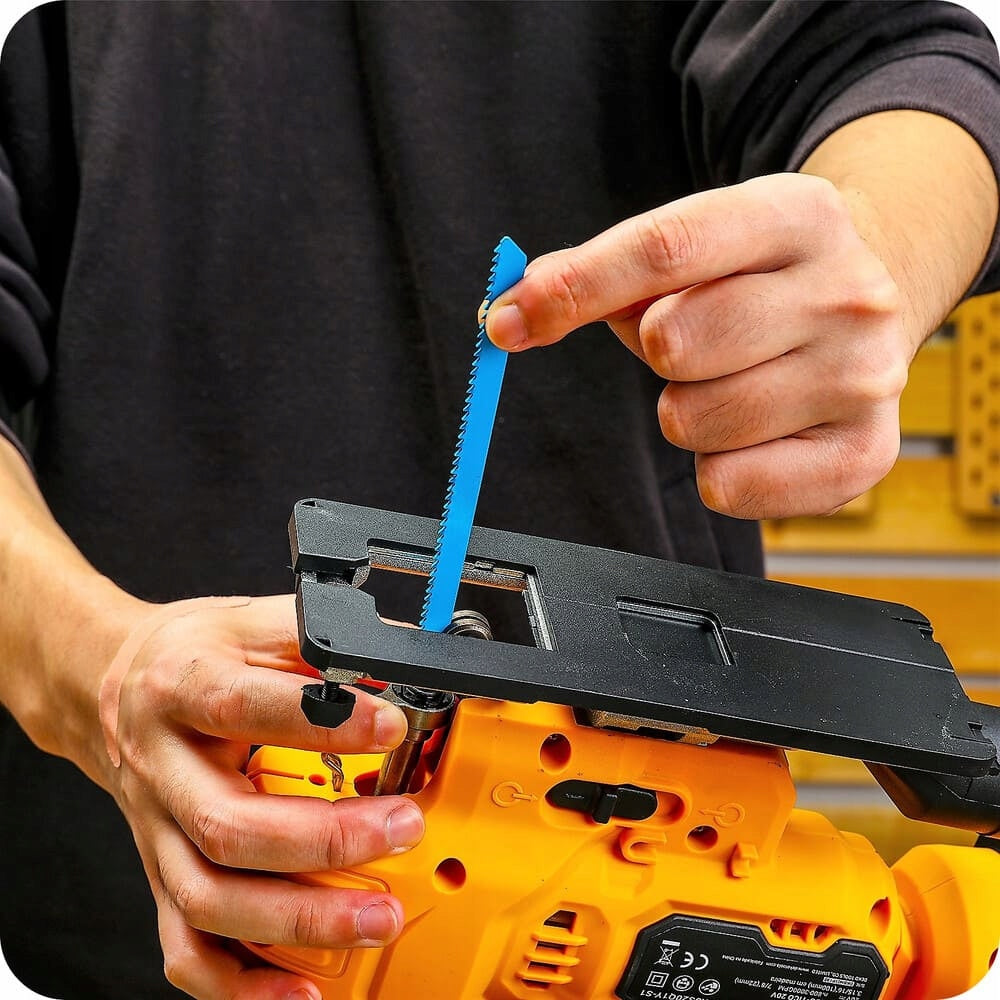 Akumuliatorinė dėlionės pjūklas medienai, metalui 20V 2Ah su ašmenimis, rinkinys DEKO