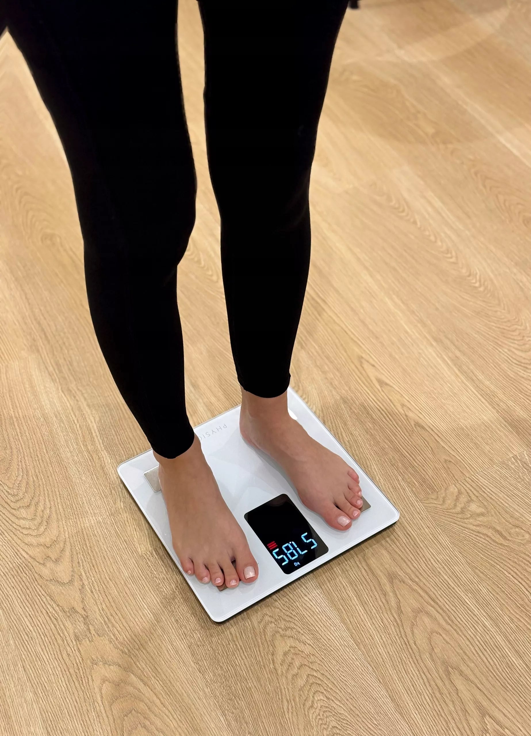 Analitinės vonios svarstyklės 13 parametrų Apple Health, Google Fit, Fitbit