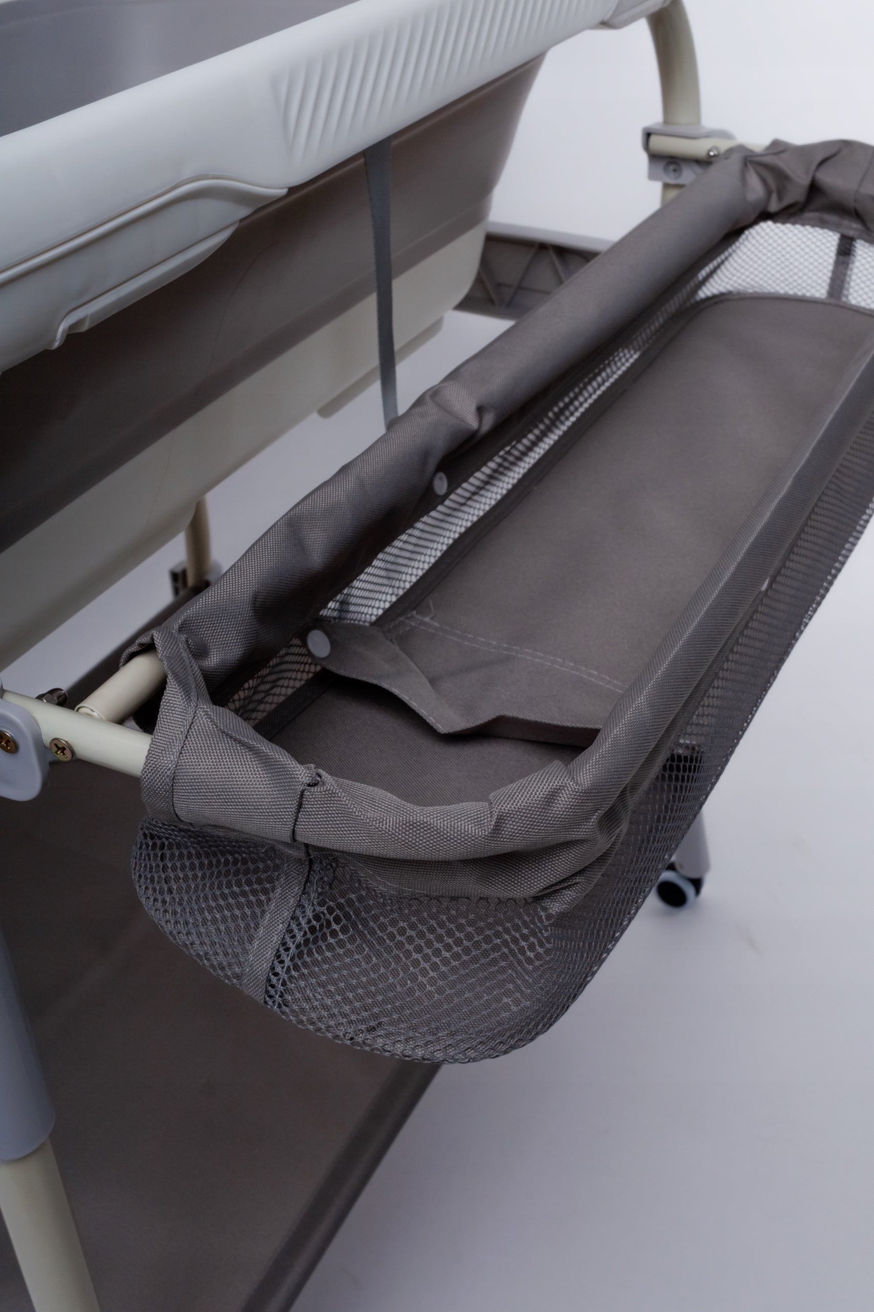 2in1 vonelė su stovu ir pervystymo stalu, su termometru, sulankstoma, su ratukais