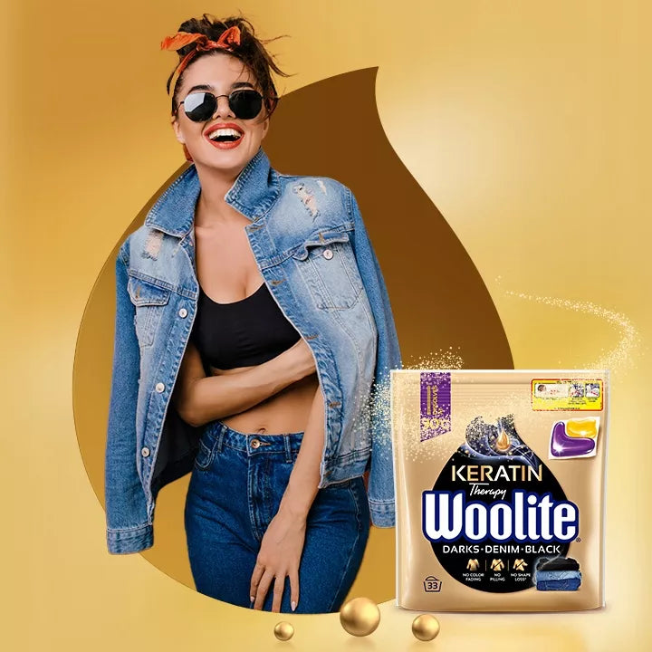 Woolite Dark juodų drabužių skalbimo kapsulės su keratino spalva, 33 vnt.