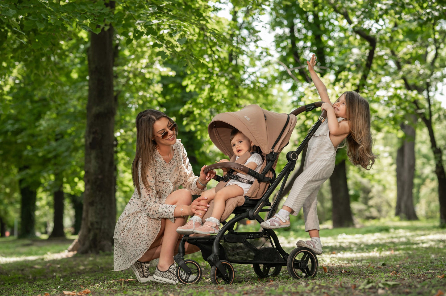 Vežimėlis sportinis pasukamas iki 22 kg, su galimybe tvirtinti priekiu ir nugara į važiavimo kryptį Lorelli Makaya