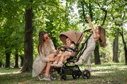 Vežimėlis sportinis pasukamas iki 22 kg, su galimybe tvirtinti priekiu ir nugara į važiavimo kryptį Lorelli Makaya