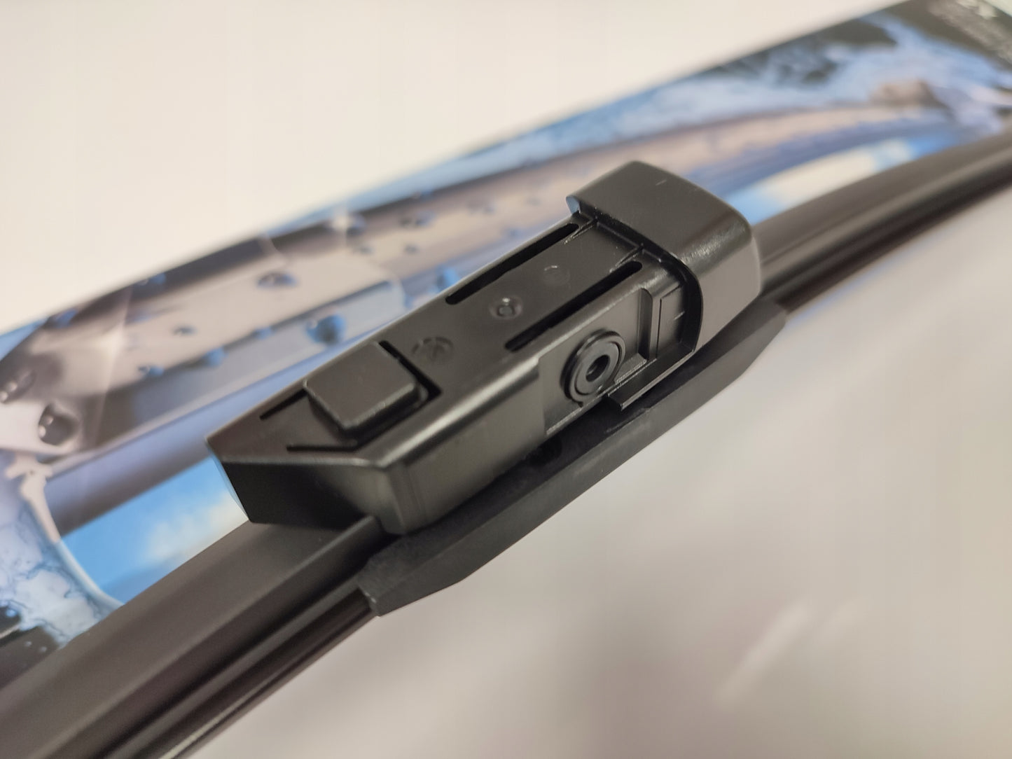 Valytuvų šluotelės Bosch 650/475 mm PLOKŠČIOS A102S AEROTWIN Priekinis komplektas