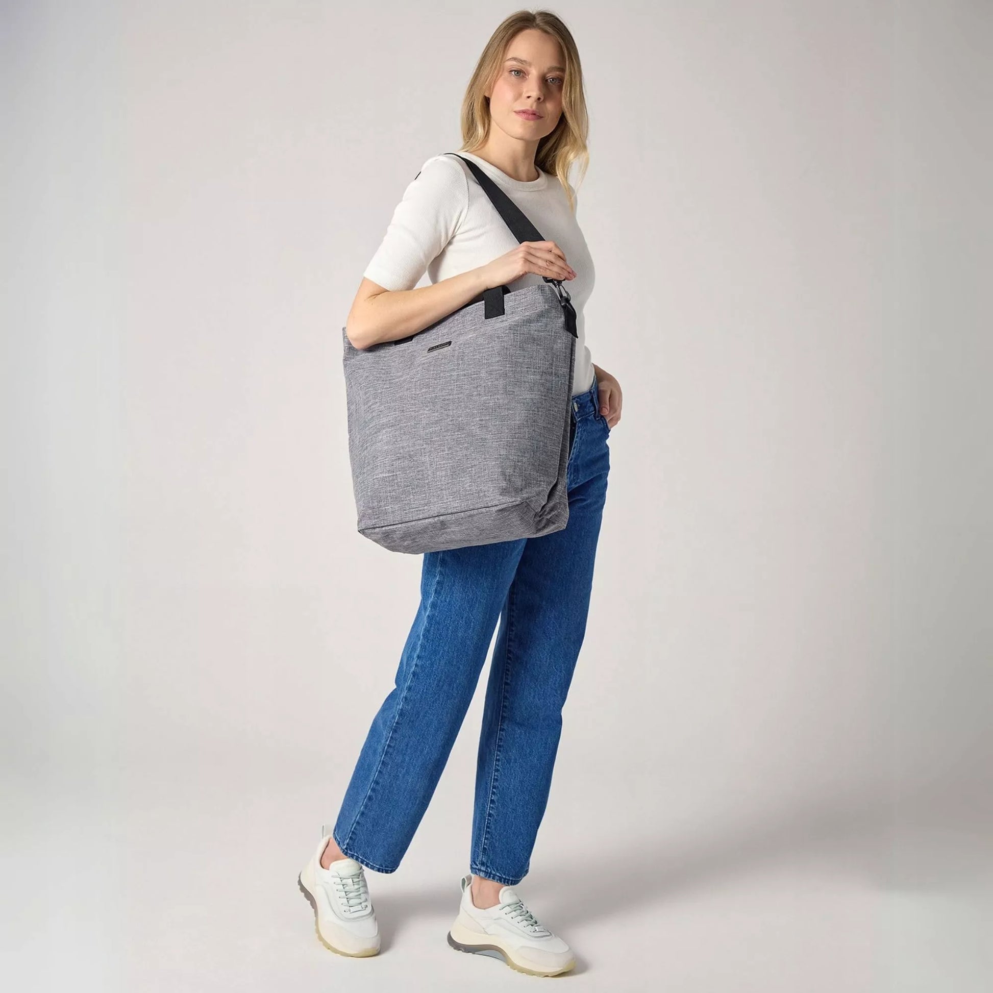 ZAGATTO Moteriška pirkinių rankinė didelė pilka rankinė shopper talpi ant peties