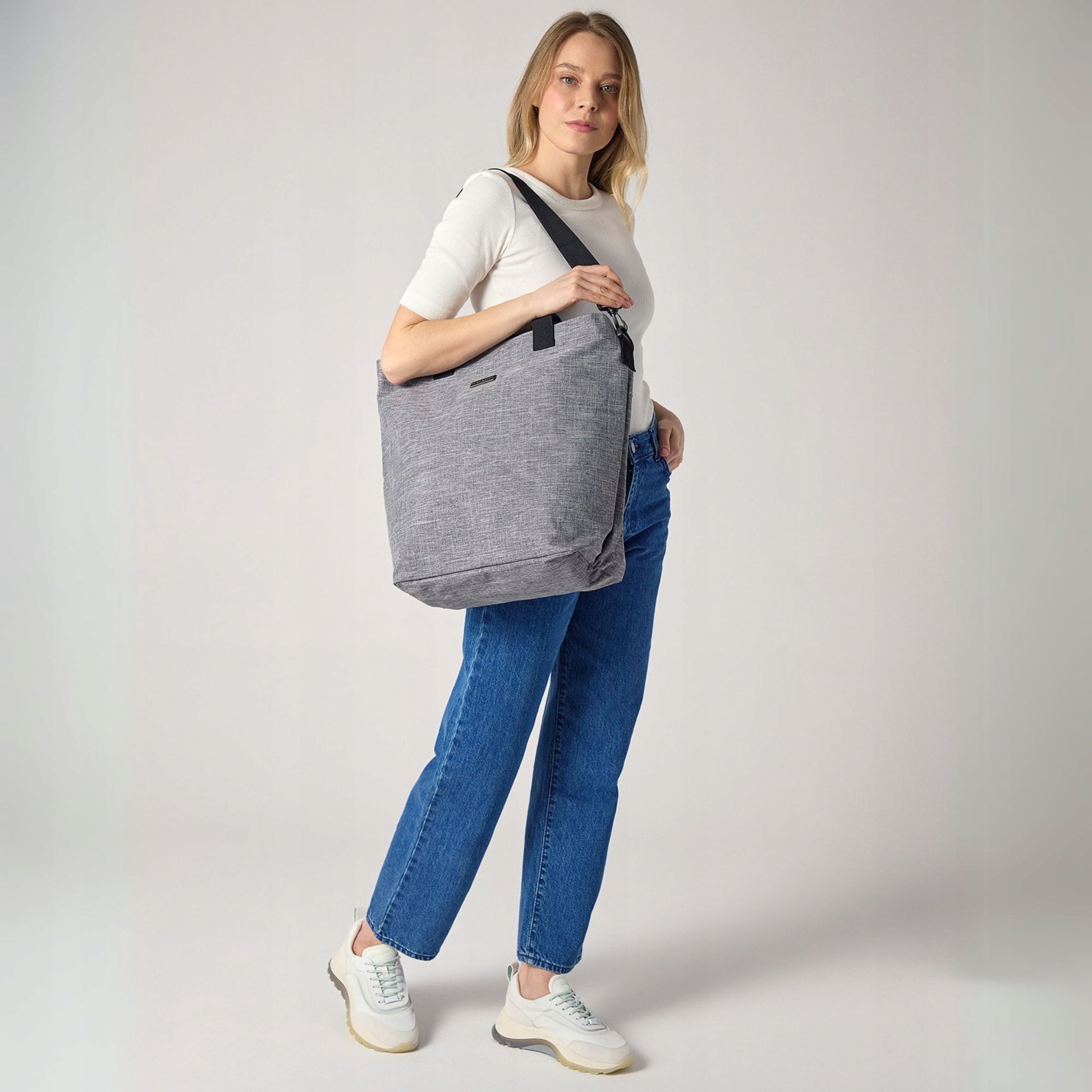 ZAGATTO Moteriška pirkinių rankinė didelė pilka rankinė shopper talpi ant peties