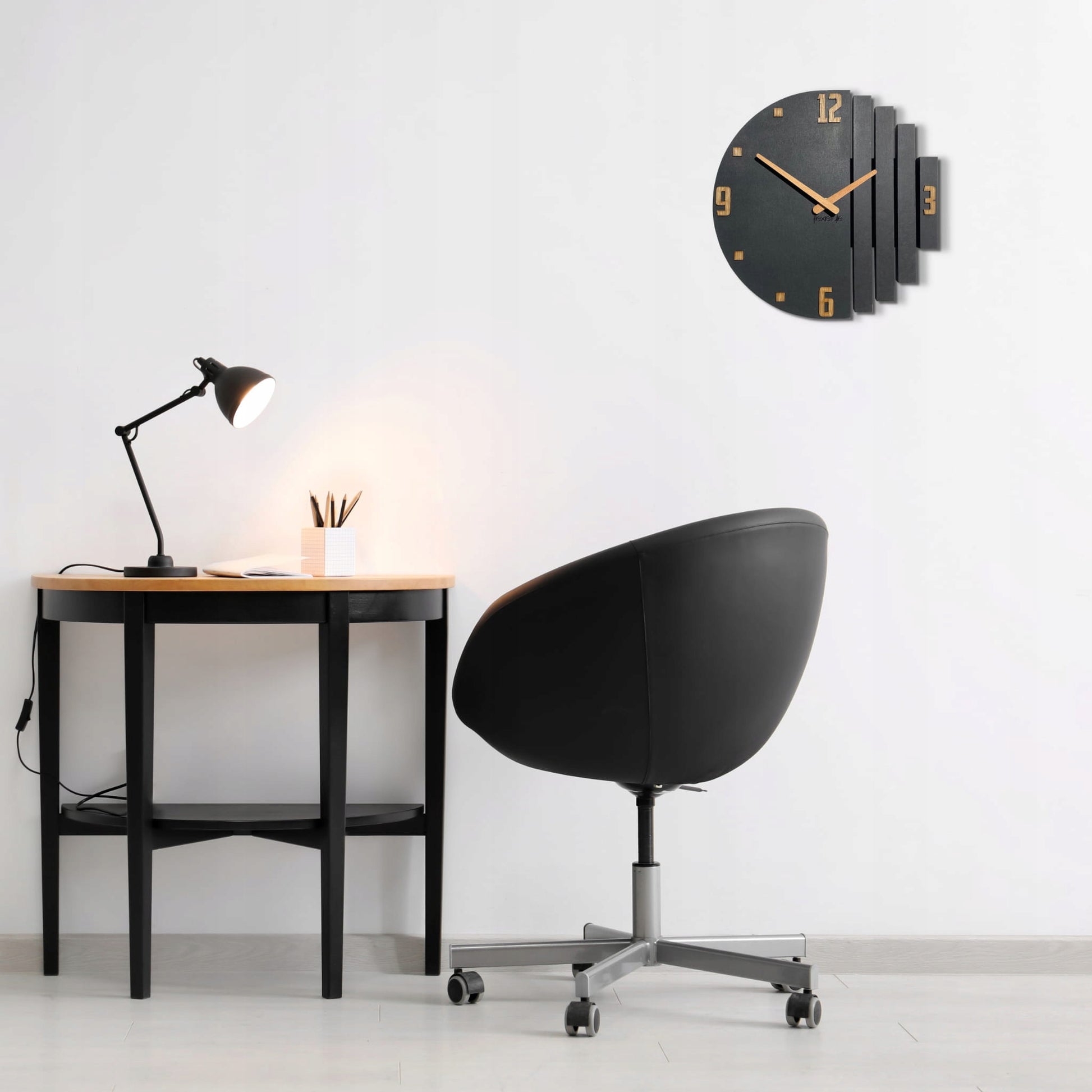 Medinis sieninis laikrodis Asimetrija 30cm juodas tylus svetainei FLEXISTYLE