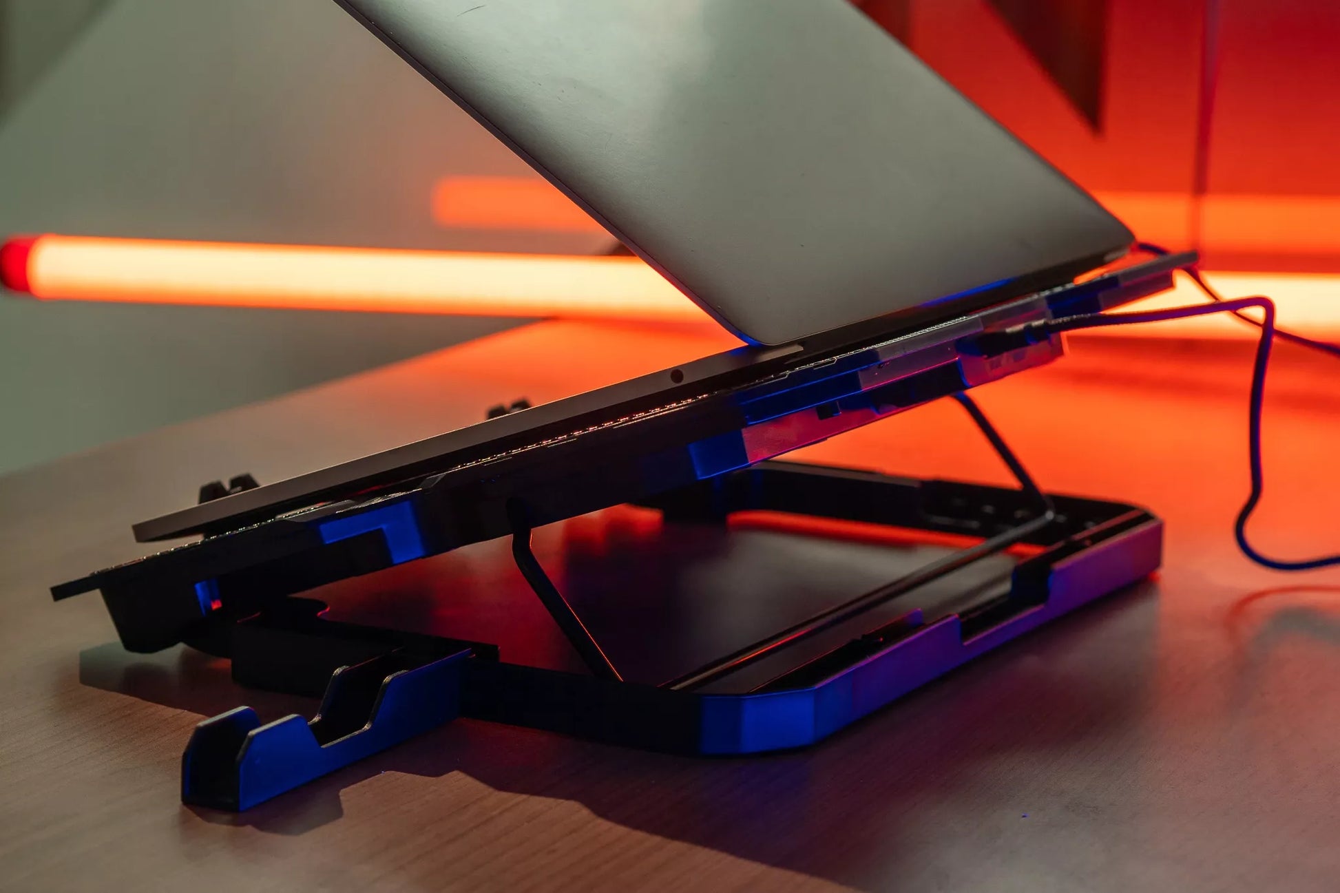 Nešiojamojo kompiuterio aušinimo stovas 15,6' žaidimams, didelis, LED, USB šakotuvas