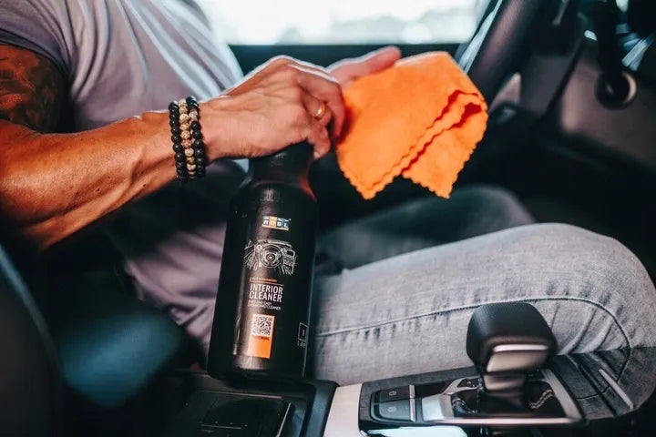ADBL rinkinys automobilio odiniams apmušalams ir plastikui valyti, 2 × 500 ml