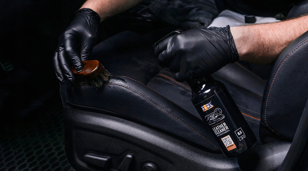 ADBL rinkinys automobilio odiniams apmušalams ir plastikui valyti, 2 × 500 ml