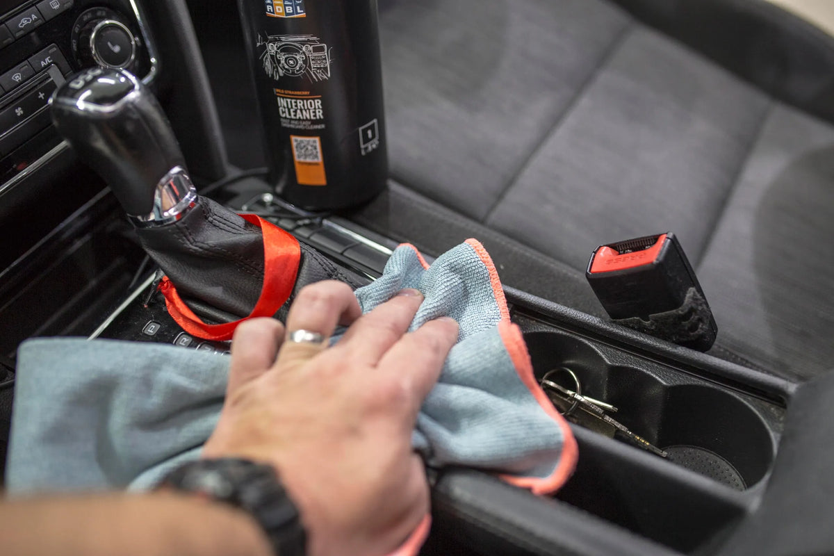 ADBL rinkinys automobilio odiniams apmušalams ir plastikui valyti, 2 × 500 ml