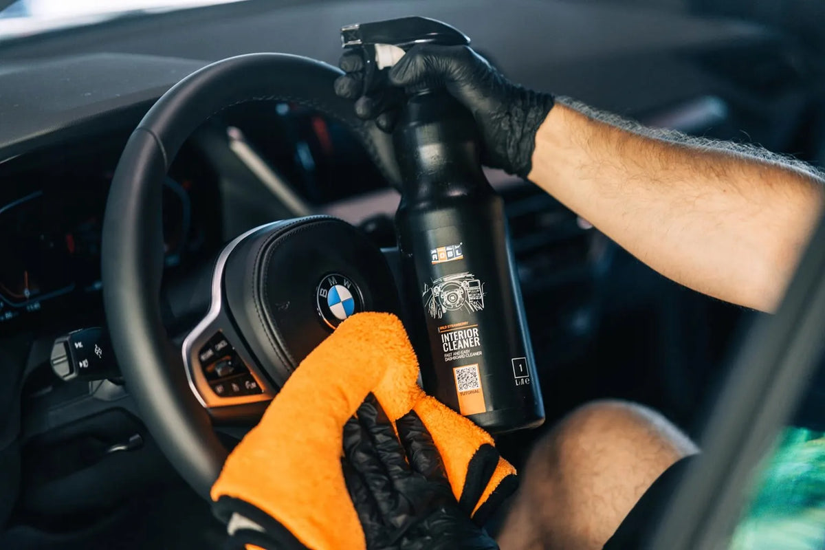 ADBL rinkinys automobilio odiniams apmušalams ir plastikui valyti, 2 × 500 ml