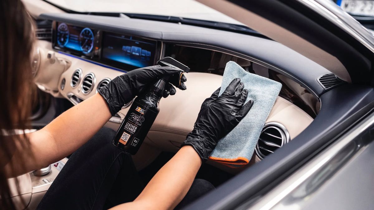 ADBL rinkinys automobilio odiniams apmušalams ir plastikui valyti, 2 × 500 ml