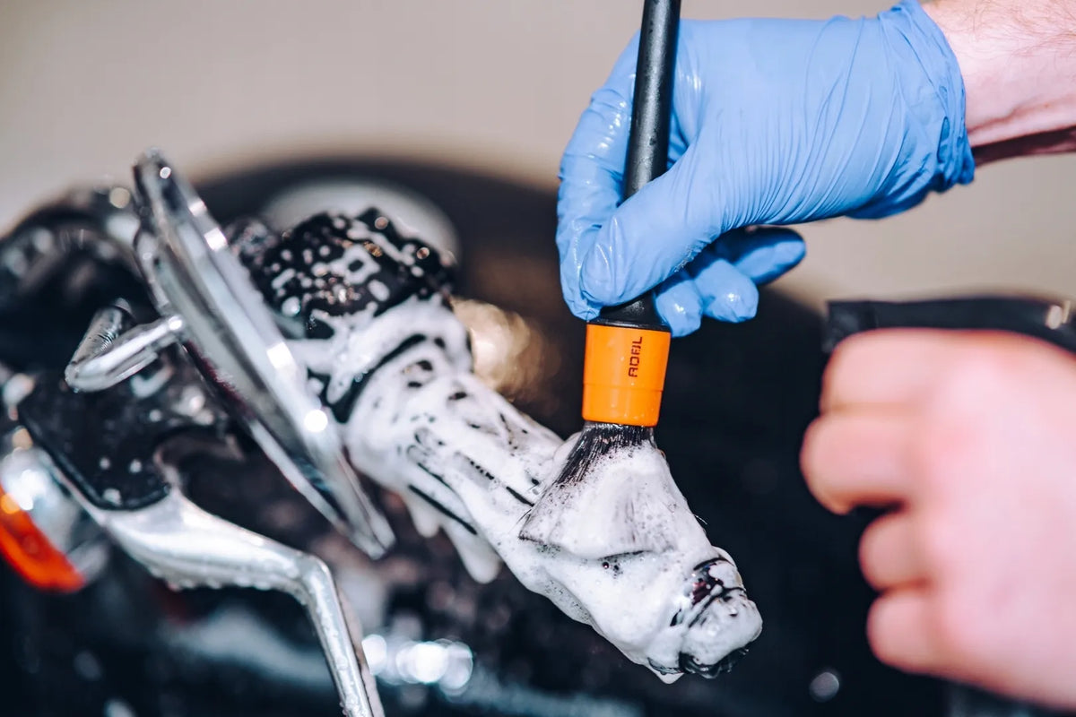 ADBL Round Detailing Brush – 6 šepetėlių rinkinys (2 × 3 dydžių) automobilio sunkiai pasiekiamoms vietoms