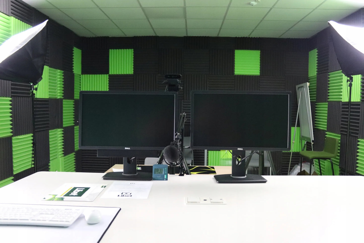 Akustiniai porolono kilimėliai pleištai 1m² garso izoliacijos sienų plokštės