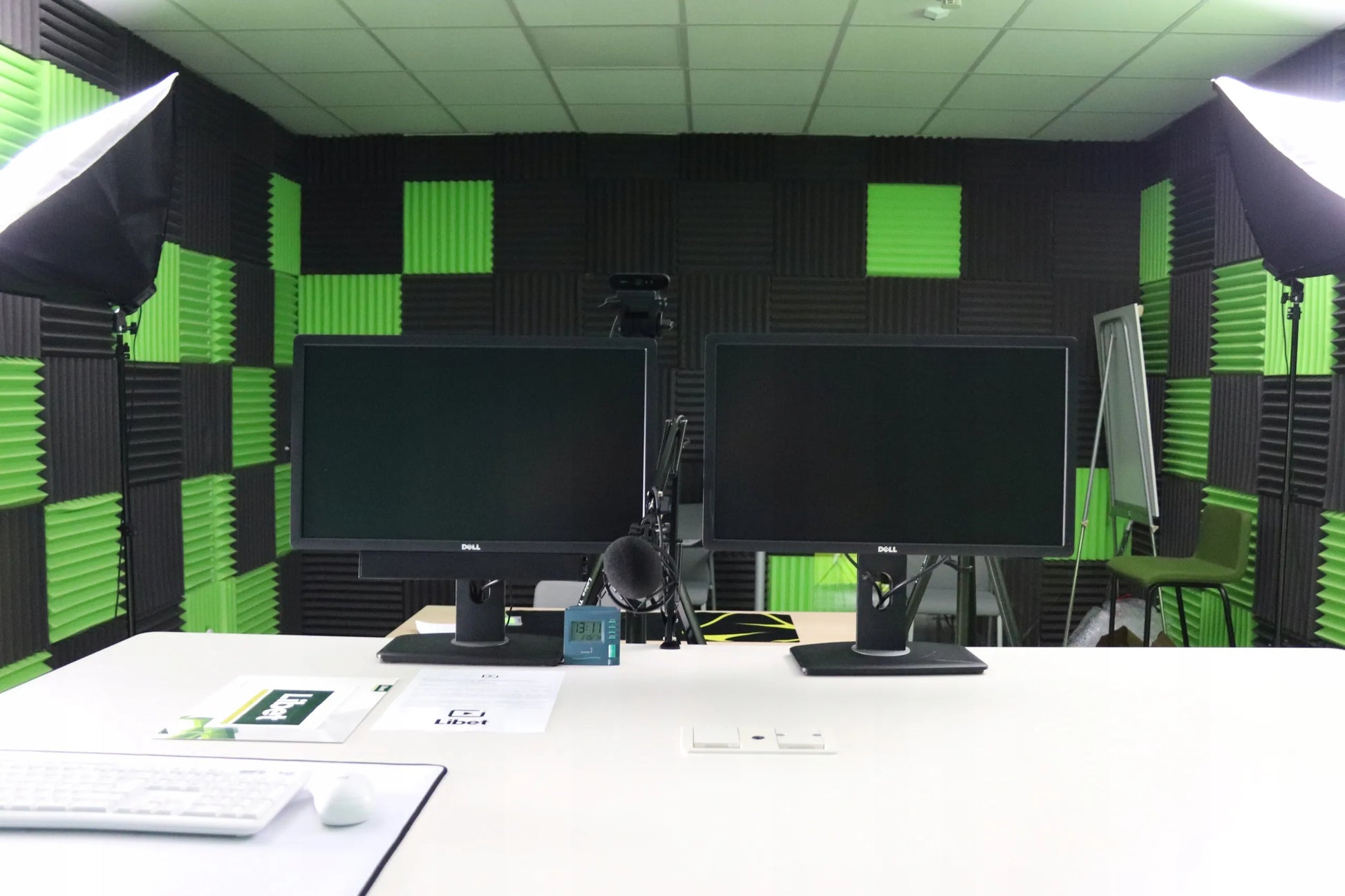 Akustiniai porolono kilimėliai pleištai 1m² garso izoliacijos sienų plokštės