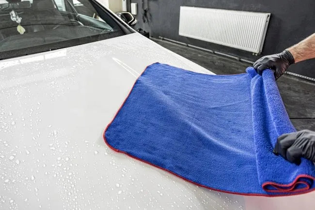 Automobilio plovimo rinkinys ADBL „Caremitt“ mikropluošto pirštinė ir „Fluffy Dryer“ lako džiovinimo rankšluostis