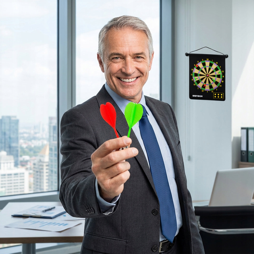 MAGNETINIS DARTŲ TAŠKYMAS DVIPUSIS SUSIKLAPSTOMAS METEOR 2 žaidimai 6 strėlės dėkle