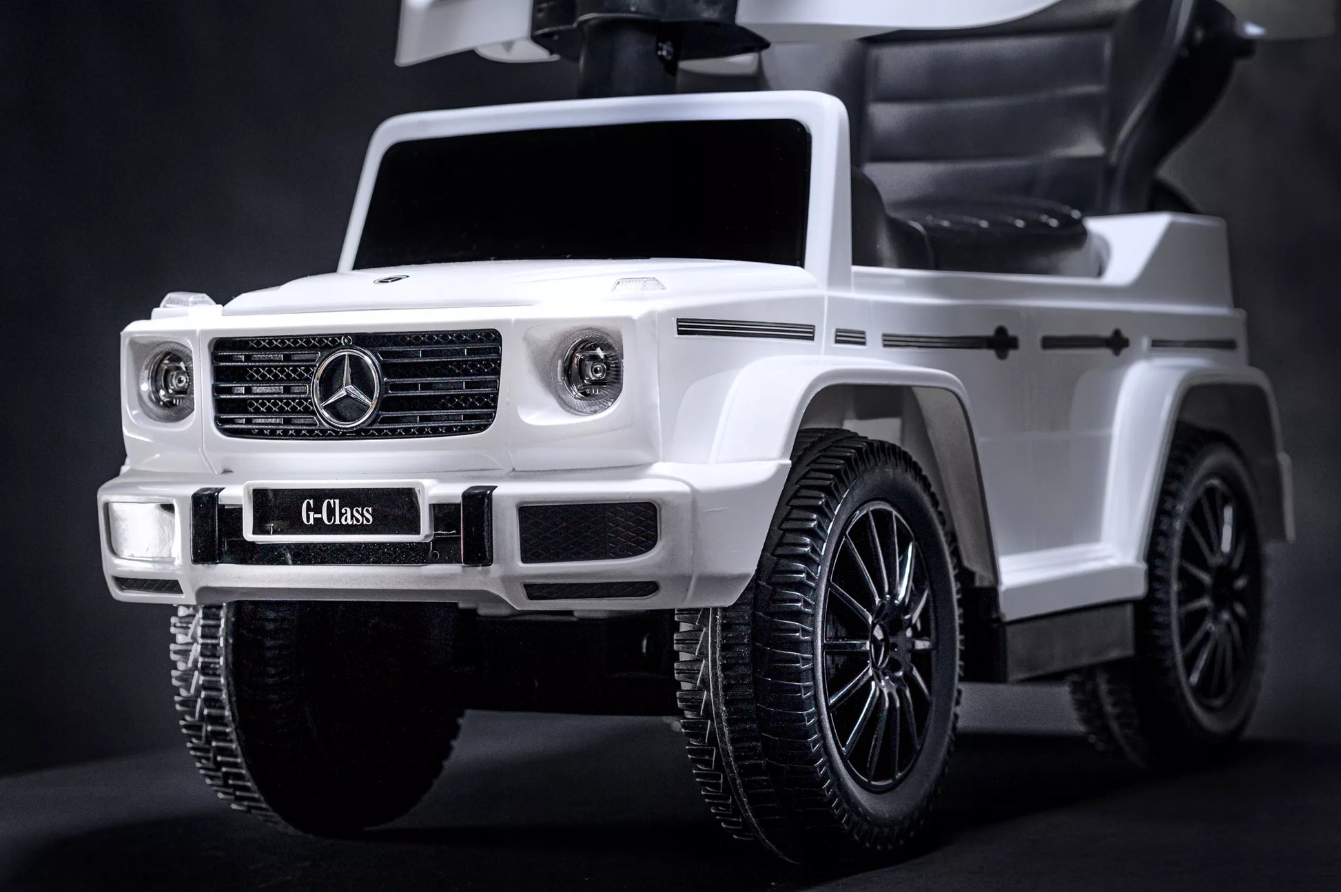 Vaikiškas automobilis stumiamas, automobiliukas MERCEDES su guminiais ratais, odine sėdyne, kaip vaikštynė - puiki dovana