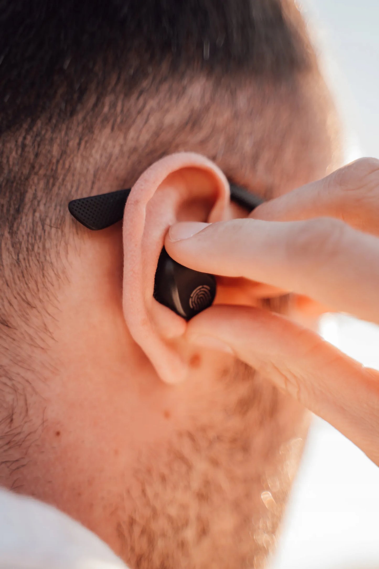 Belaidės įstatomos ausinės Bluetooth 5.1 su įkrovimo dėklu ir mikrofonu BLOW BTE200