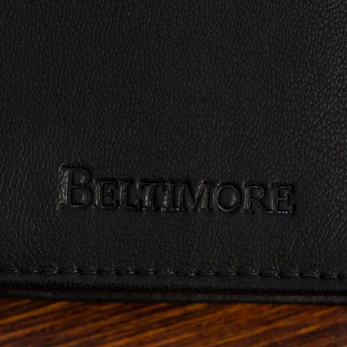 „Beltimore“ K48 klasikinė didelė juoda vertikali vyriška natūralios odos piniginė