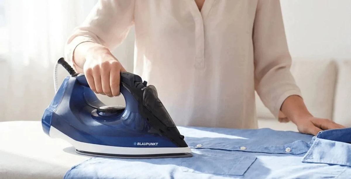 „Blaupunkt“ garinis lygintuvas HSI222, 2200 W, tamsiai mėlynas, su nelimpančiu padu