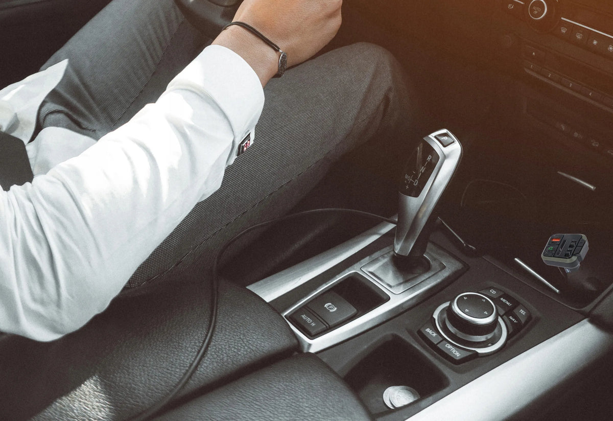 BLOW automobilinis „Bluetooth 5.3“ FM siųstuvas su RGB apšvietimu, „QC 3.0“ ir USB-C PD 20 W įkrovikliu