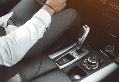 BLOW automobilinis „Bluetooth 5.3“ FM siųstuvas su RGB apšvietimu, „QC 3.0“ ir USB-C PD 20 W įkrovikliu