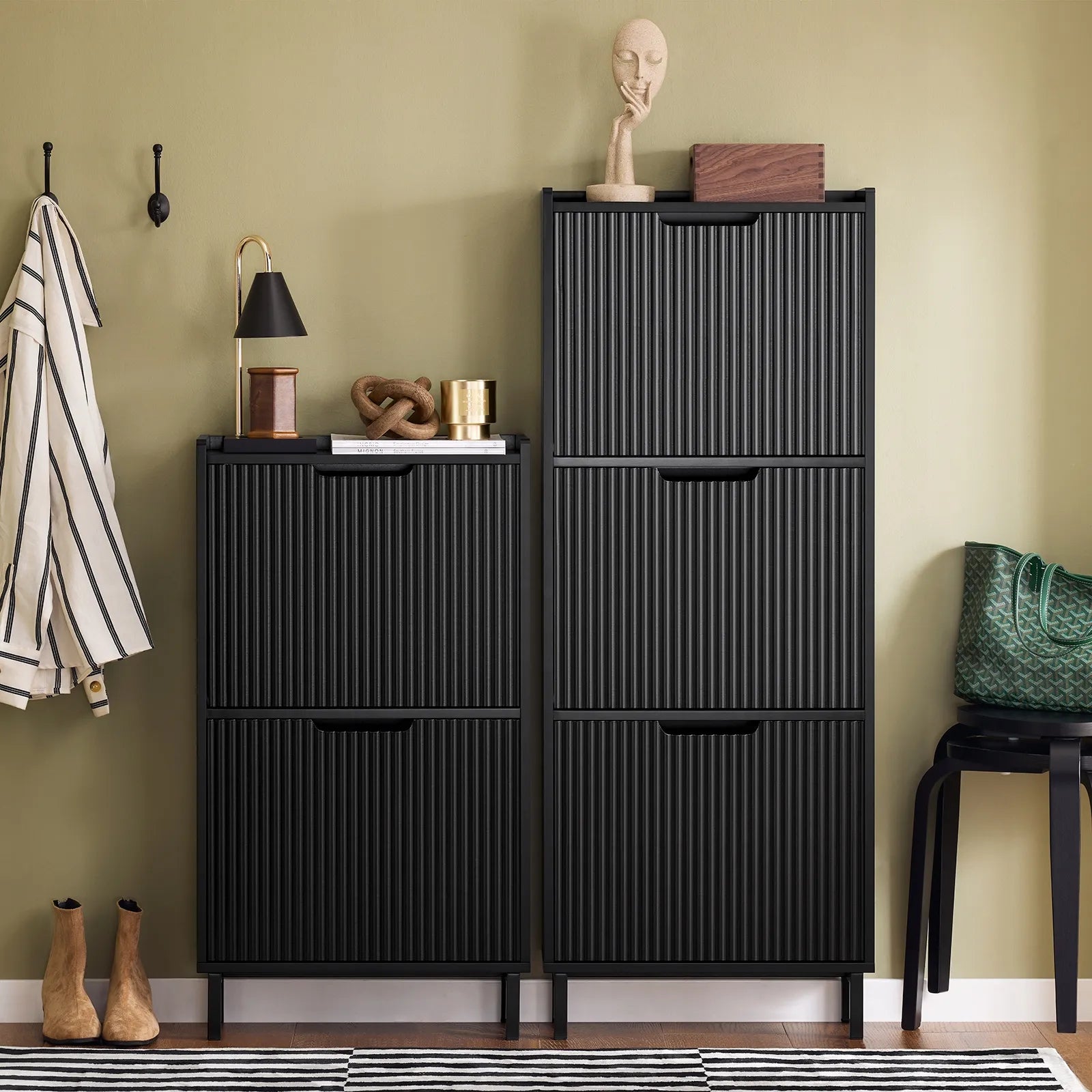 Butėlė su 3 durelėmis prieškambariui, pastatoma, juoda, 50x19 FSR177-H-SCH
