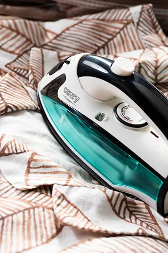 CAMRY CR5024 kelioninis garinis lygintuvas su tefloniniu padu ir sulankstoma rankena, 1500 W