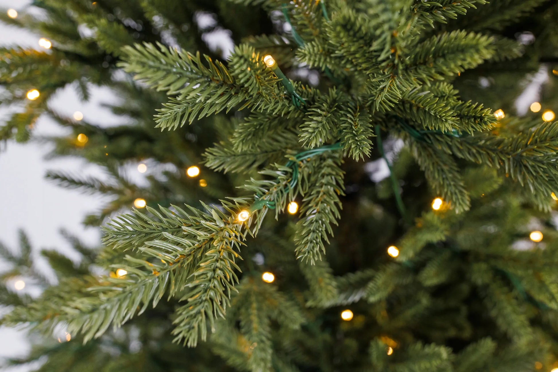 Dirbtinė eglutė Arkties eglė žalia PE+PVC 1,95 m + LED girlianda