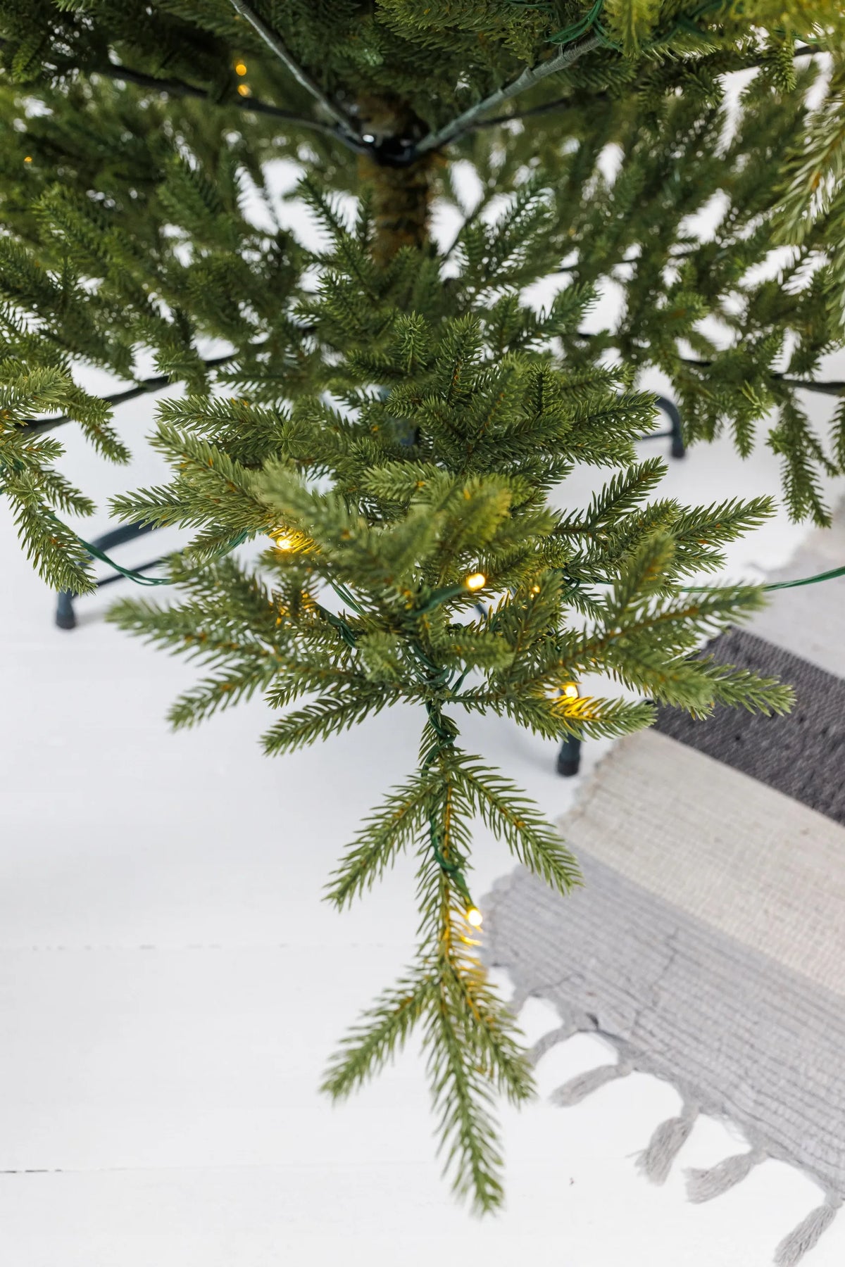 Dirbtinė eglutė Arkties eglė žalia PE+PVC 1,95 m + LED girlianda
