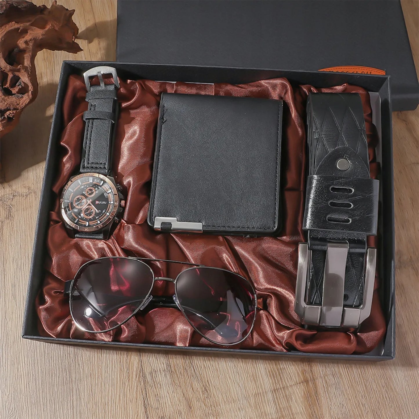 Dovanų rinkinys vyrams: kvarcinis laikrodis, akiniai, piniginė ir diržas