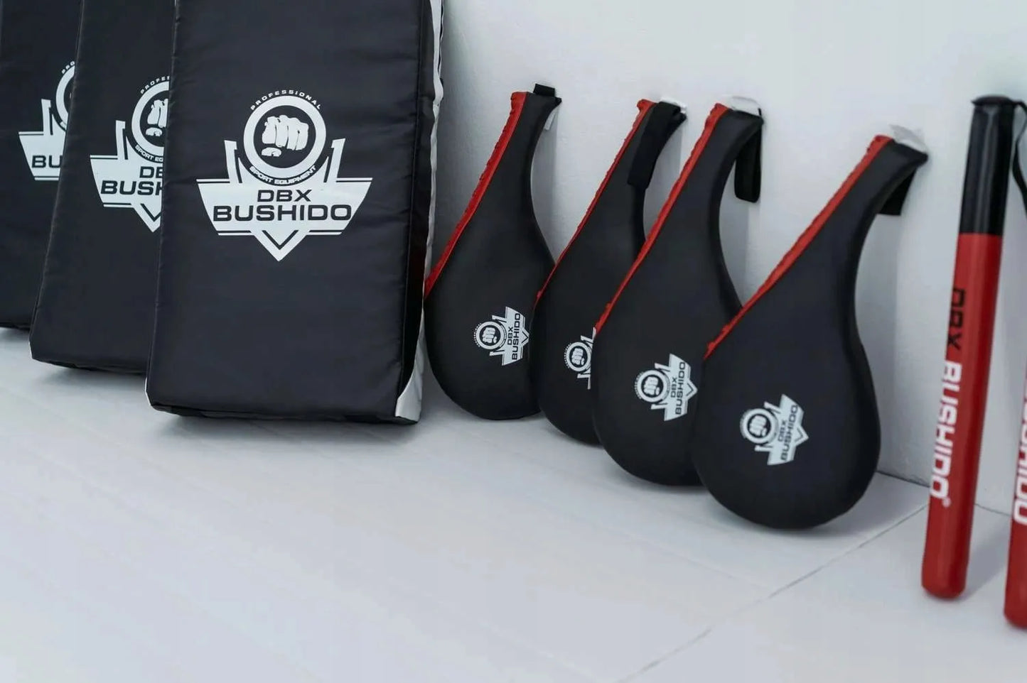 Dviguba sustiprinta treniruočių kojų smūgių skydas DBX Bushido ARF-2125