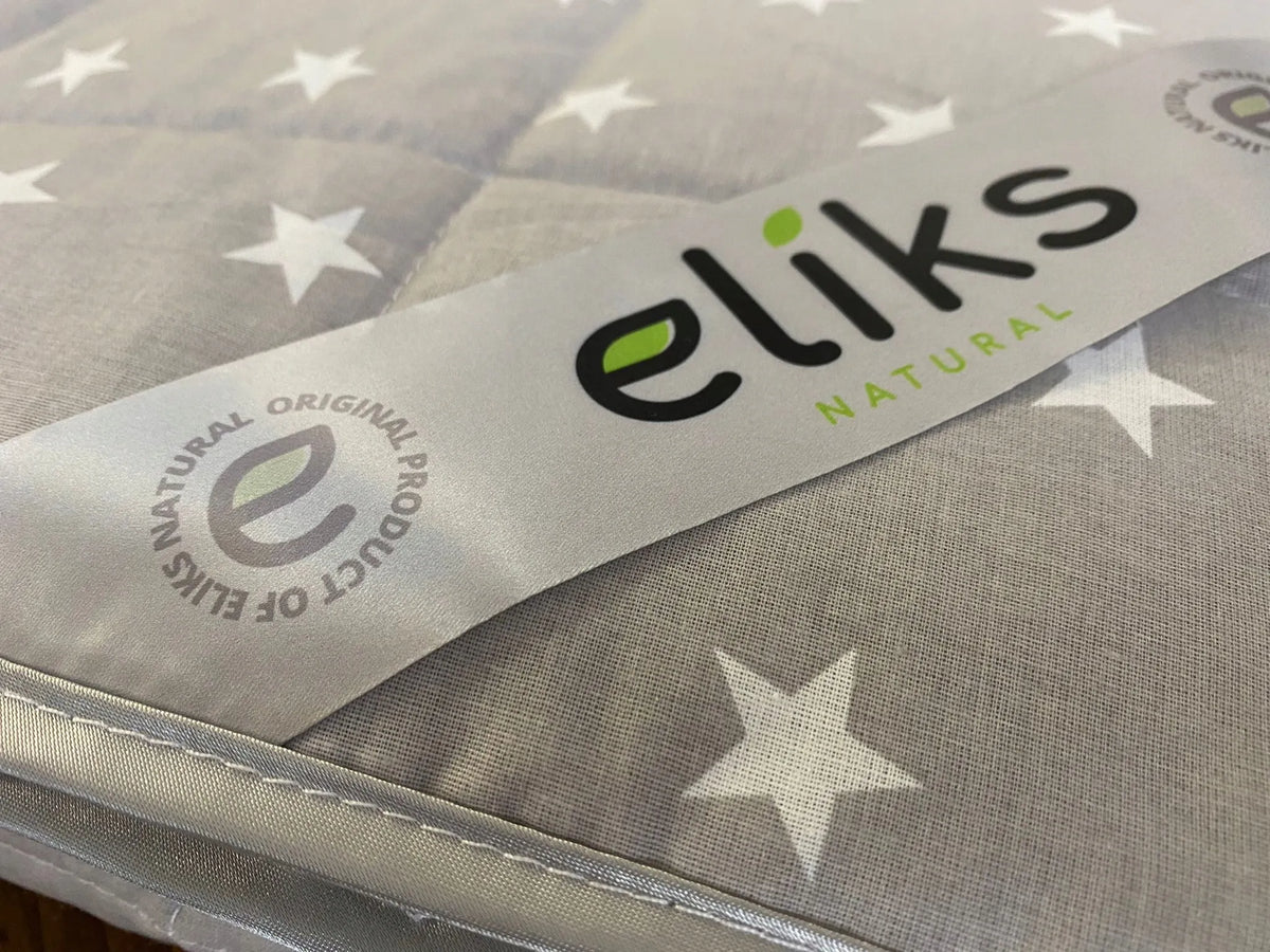 „Eliks“ apsunkinta antklodė, 140 × 200 cm, pilka su baltomis žvaigždutėmis, 5 kg