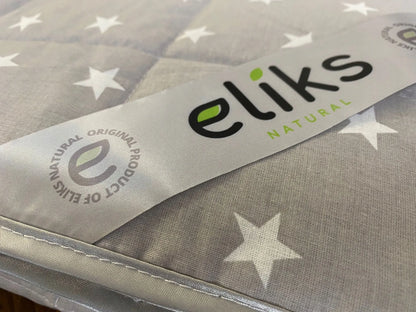 „Eliks“ pasunkinta antklodė vaikams, 100 × 140 cm, pilka su baltomis žvaigždutėmis, 1,5 kg
