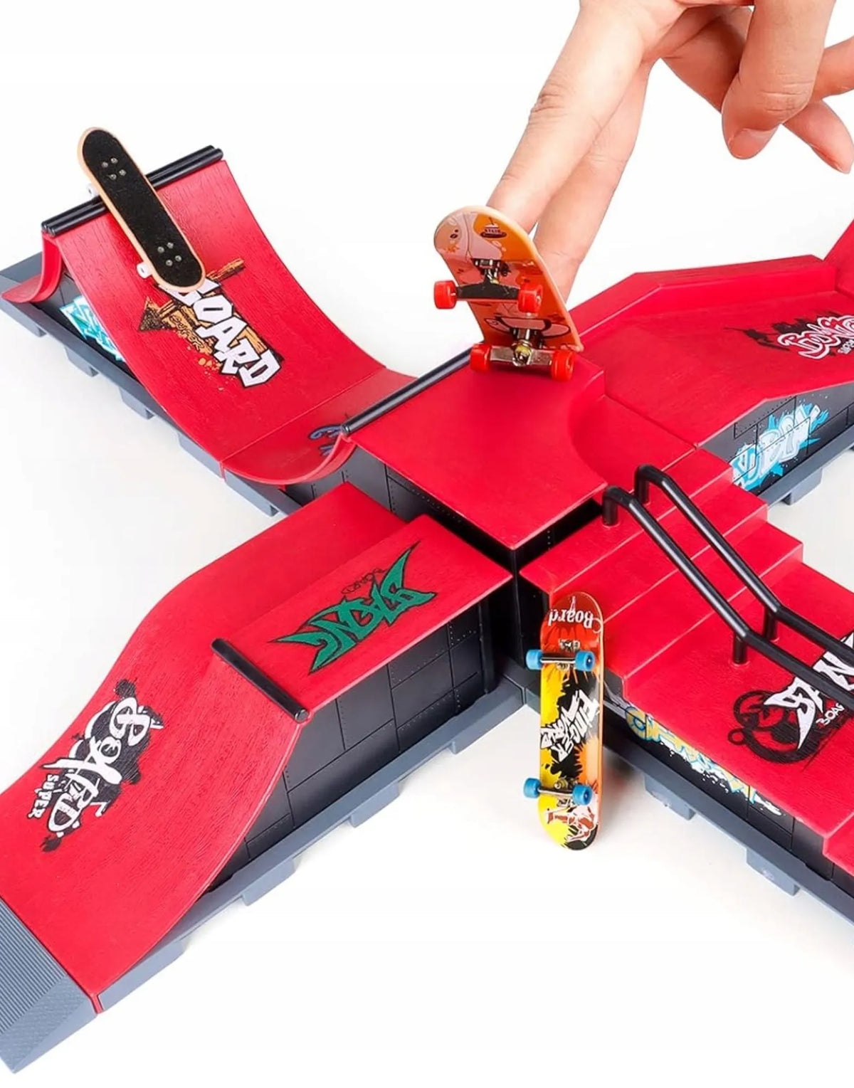 „Fingerboard“ skateparko rinkinys 6 viename vaikams: 6 rampos, 6 mini riedlentės ir stovelis