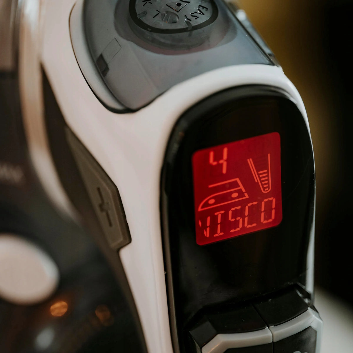 Garinis lygintuvas su LCD ekranu „Adler AD5053“, 3000 W, anoduotas SWIFT GLIDE padas